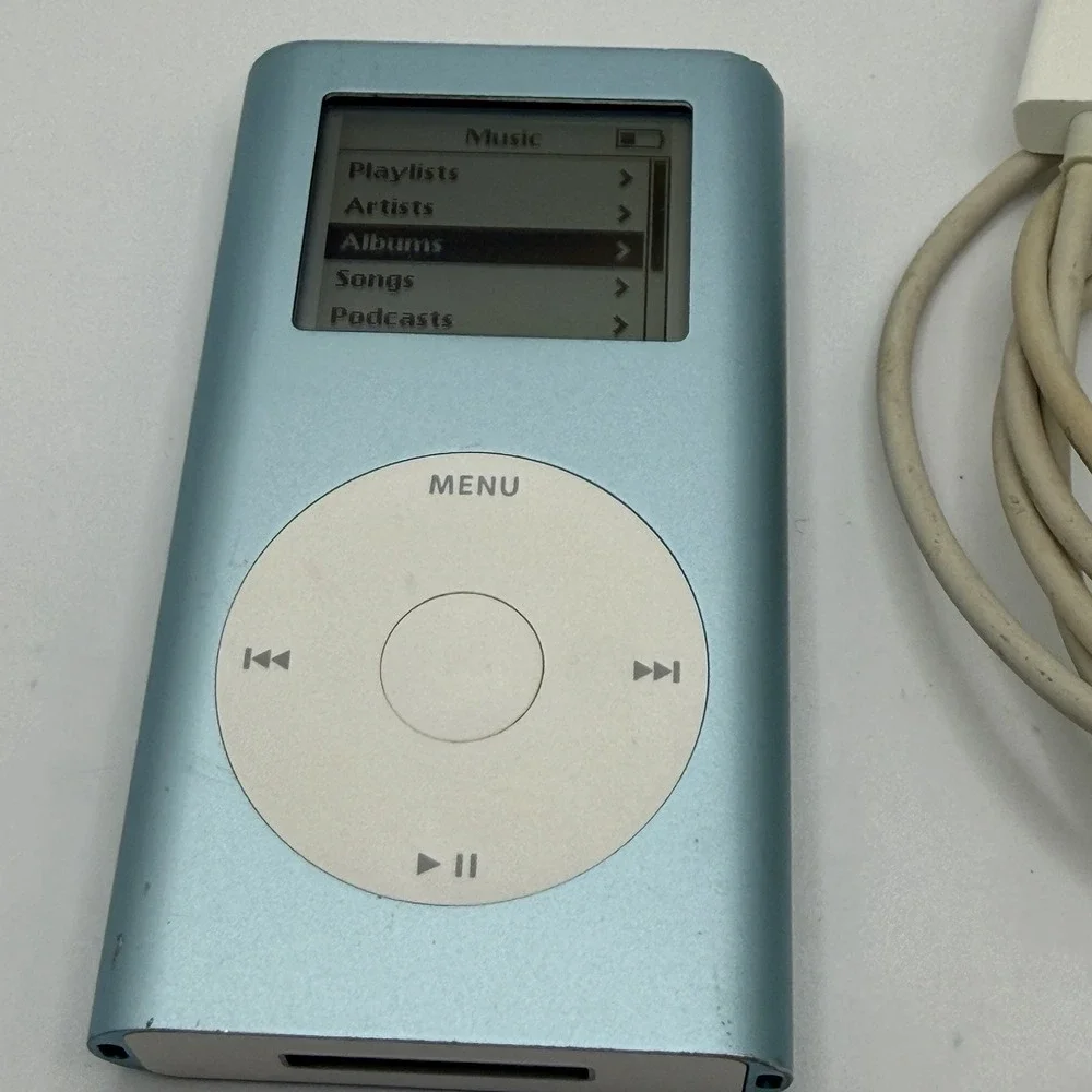 Apple iPod A1051 Light Blue 4GB Model P9436LL Works Music